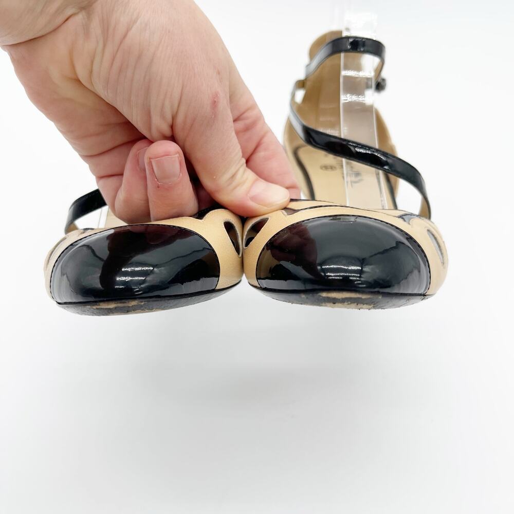 Chanel Vintage Beige Black Patent Leather Cap Toe CC Logo Strappy Heels EU 40 - Picture 7 of 16